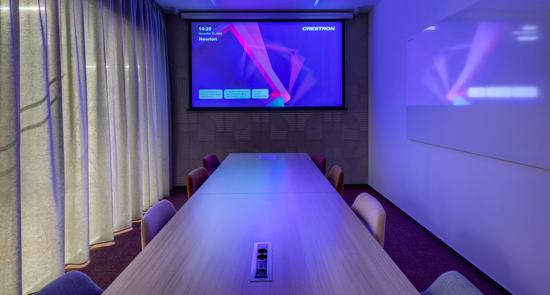 Zasedací místnost Newton@FLEKSI Beta