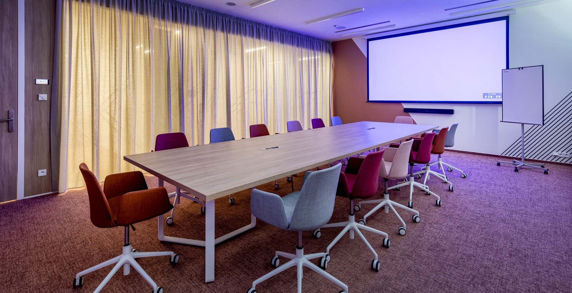 Zasedací místnost Tesla@FLEKSI Beta