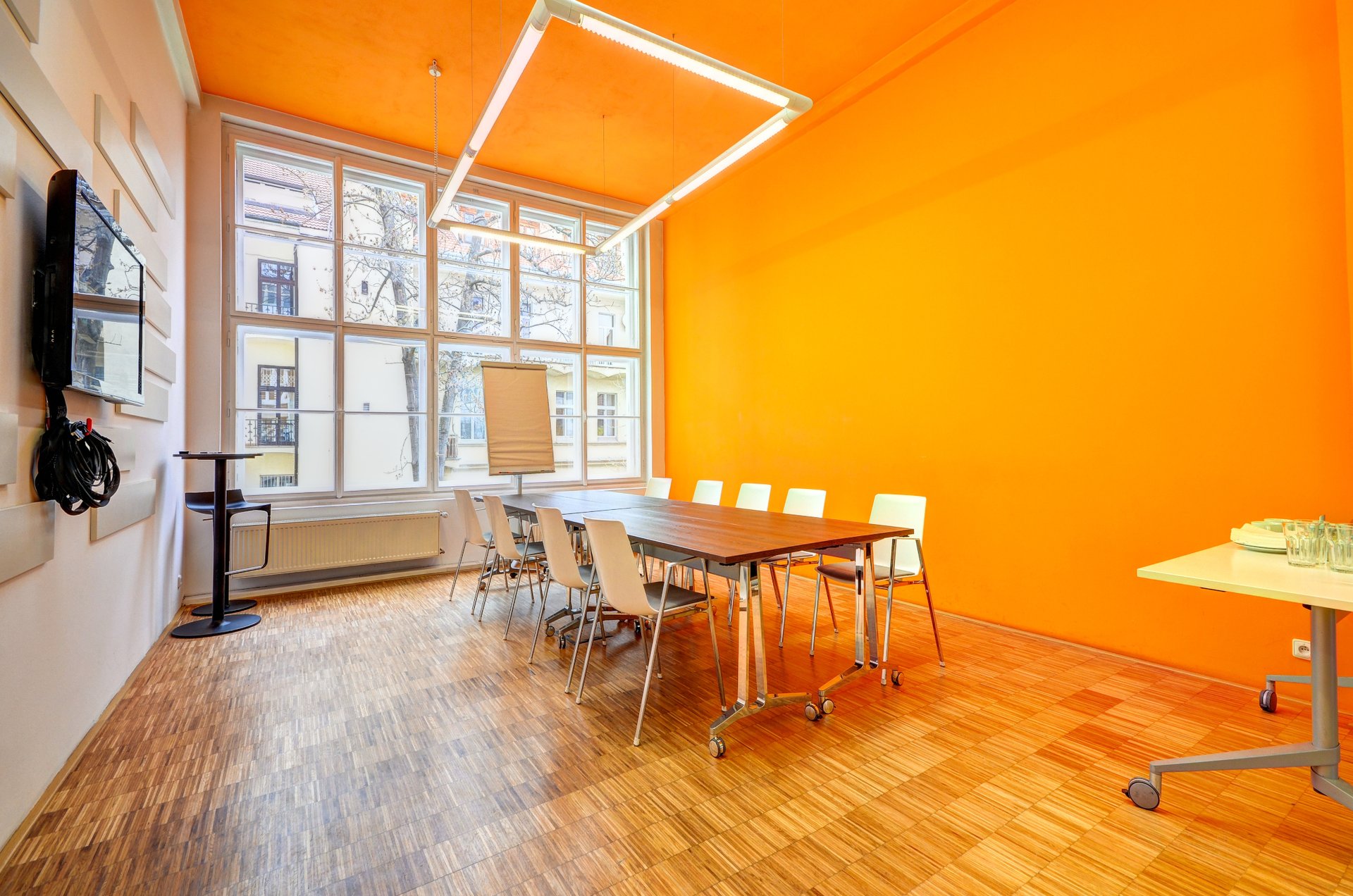 Oranžová zasedačka@Impact Hub Praha D10