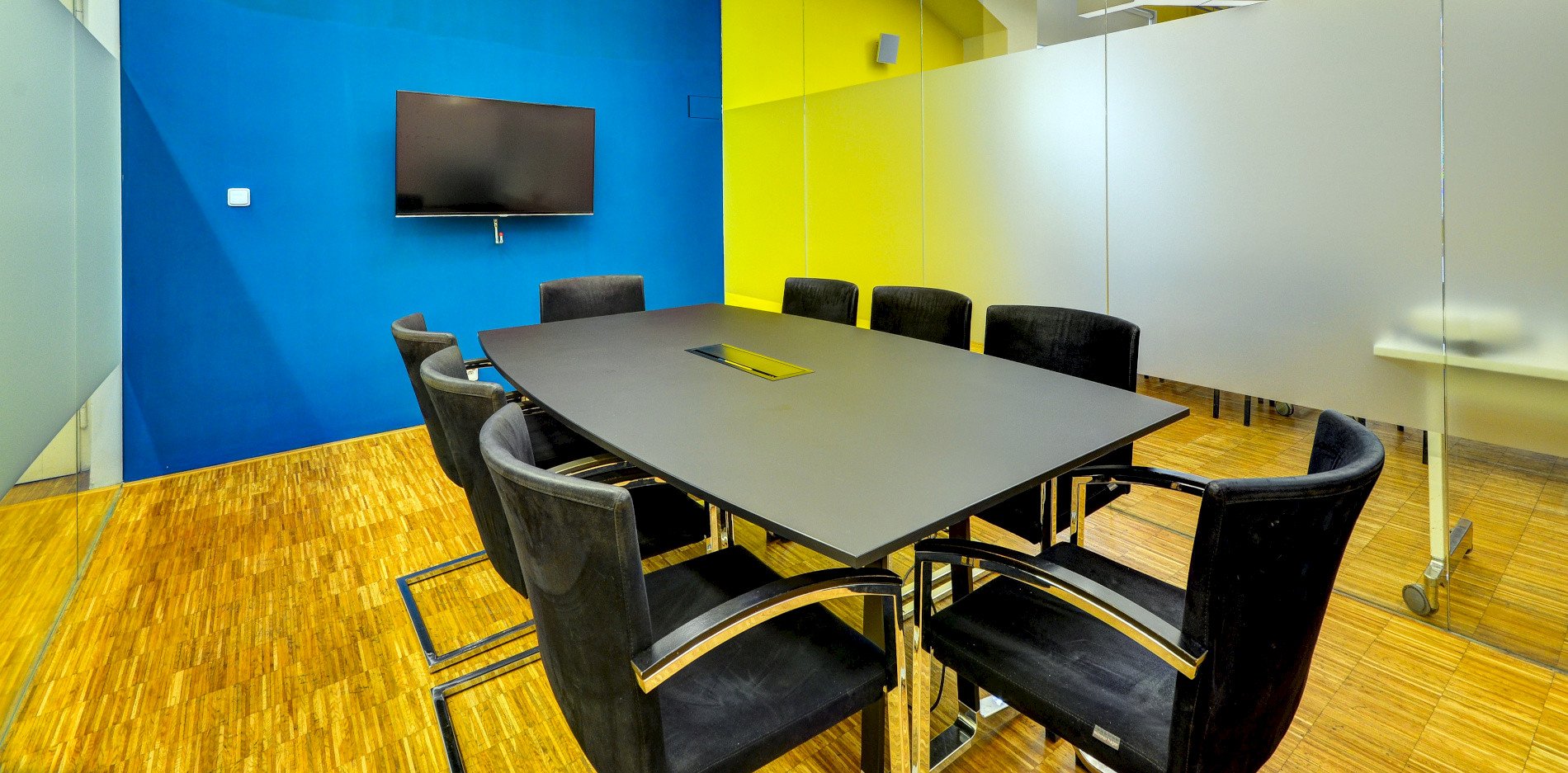 Tyrkysová zasedačka@Impact Hub Praha D10