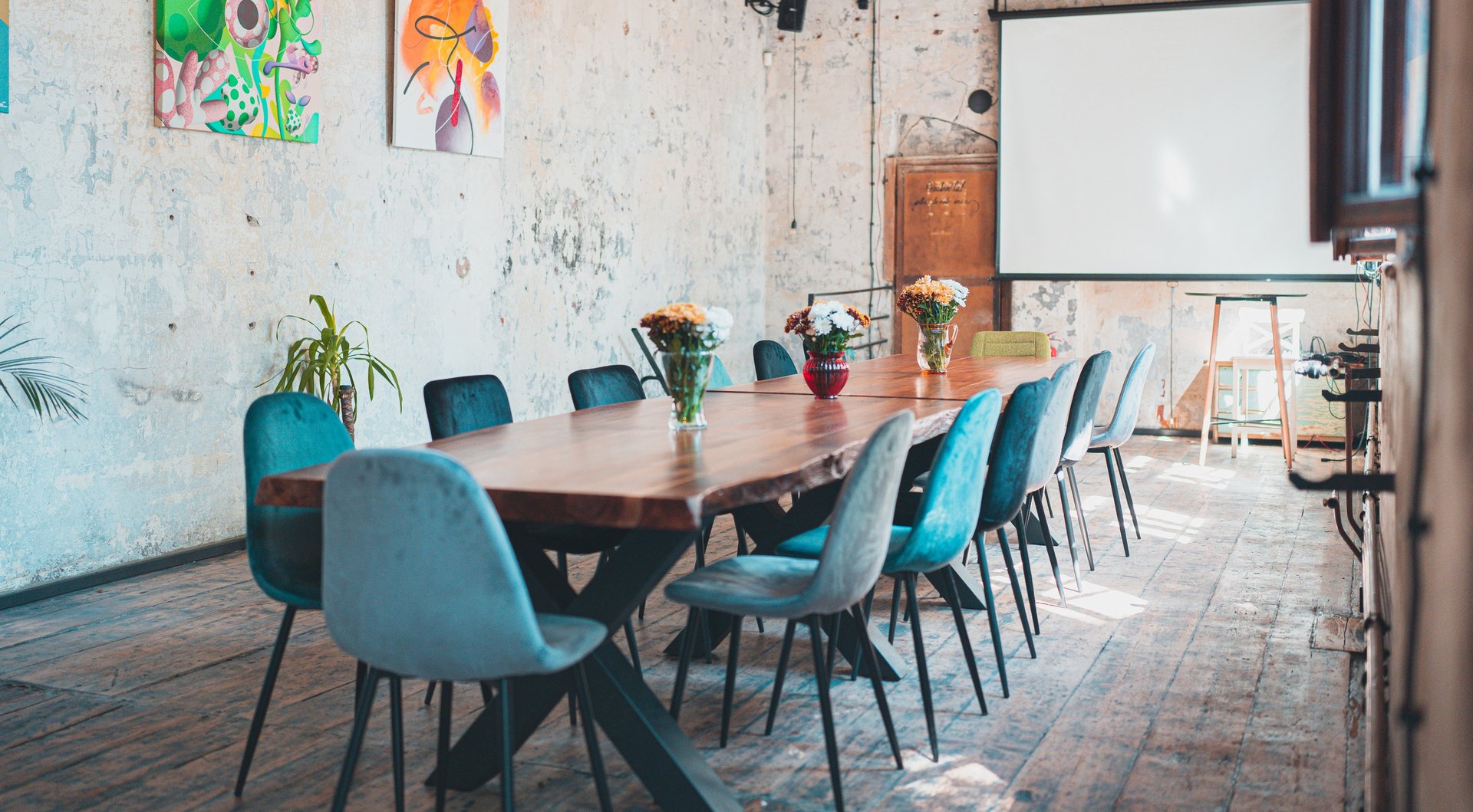 Zasedací místnost@Kavárna co hledá jméno