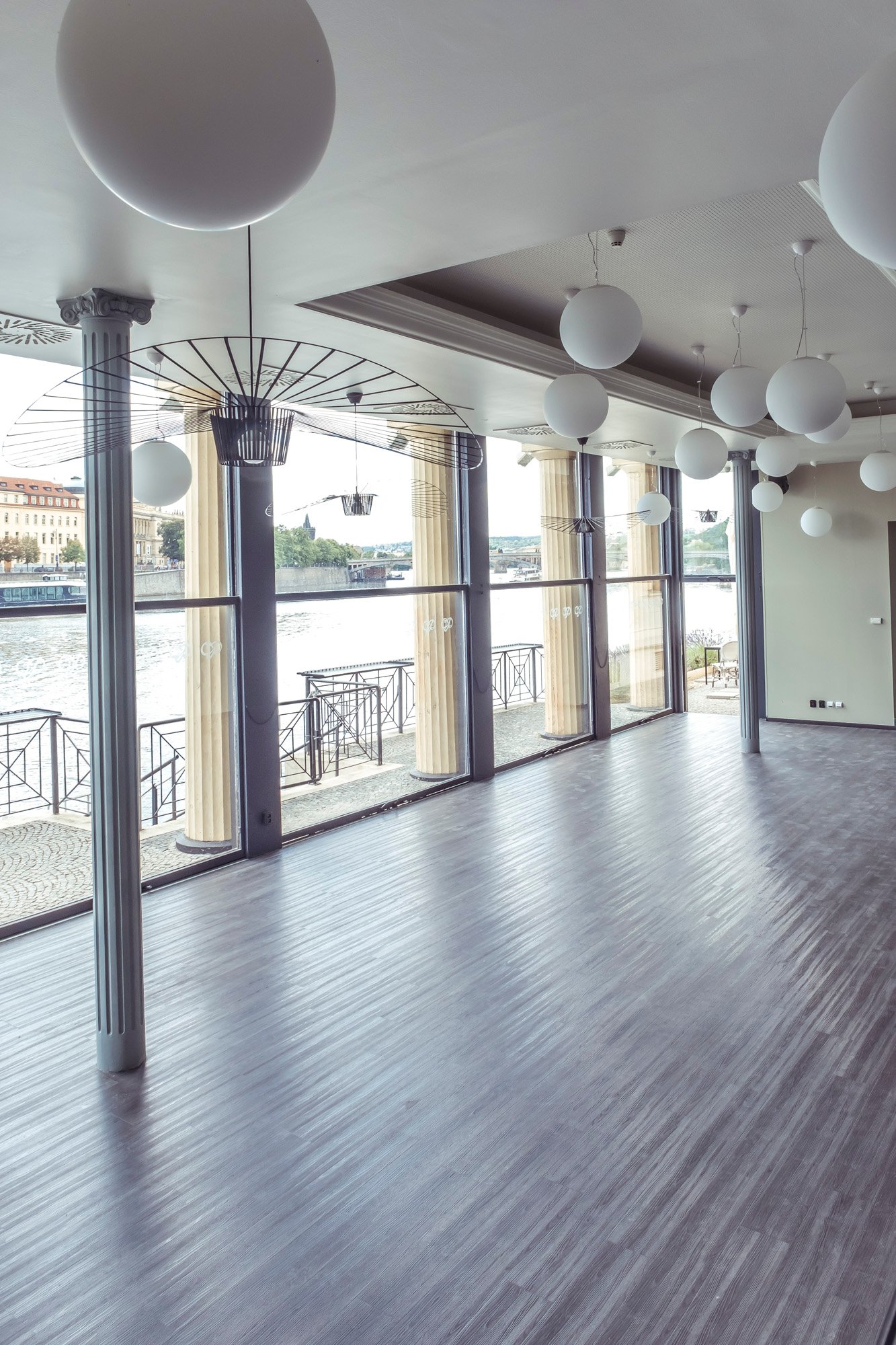 Glass gallery@Občanská plovárna