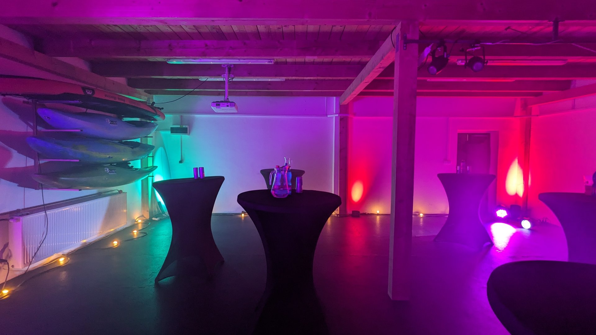 Tělocvična v loděnici@Vlny Štvanice