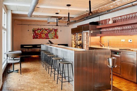 Alma Prague - Barový klub - náhled 7