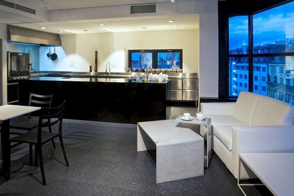 Levé křídlo@Art & Event Gallery Černá Labuť - náhled 1