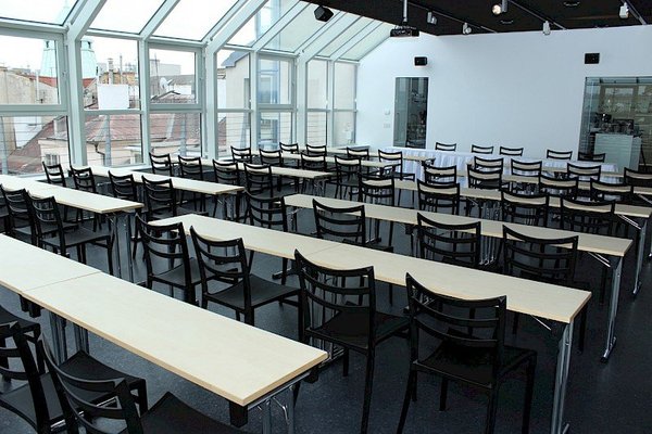 Pravé křídlo@Art & Event Gallery Černá Labuť - náhled 4