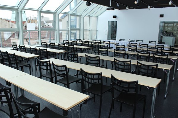 Pravé křídlo@Art & Event Gallery Černá Labuť - náhled 9