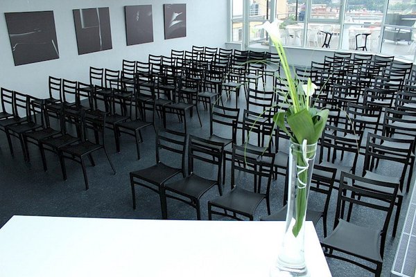 Pravé křídlo@Art & Event Gallery Černá Labuť - náhled 11