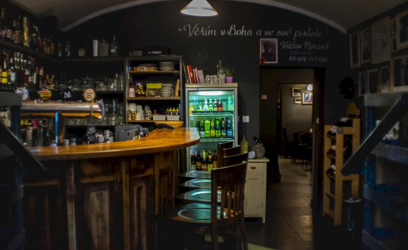 Bar Behind the Curtain - obrázek 1