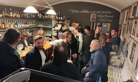 Bar Behind the Curtain - náhled 2