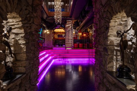 Bar & Klub Zlatý Strom - náhled 4