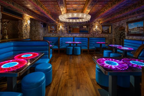 Bar & Klub Zlatý Strom - náhled 7