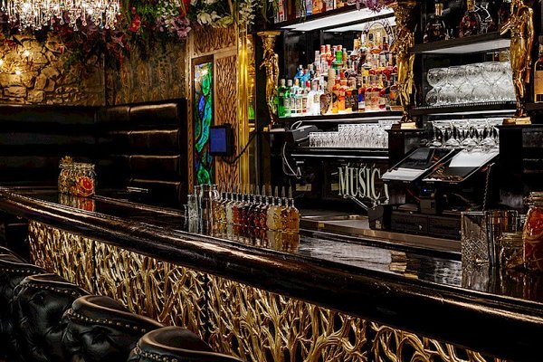 Bar & Klub Zlatý Strom - náhled 17