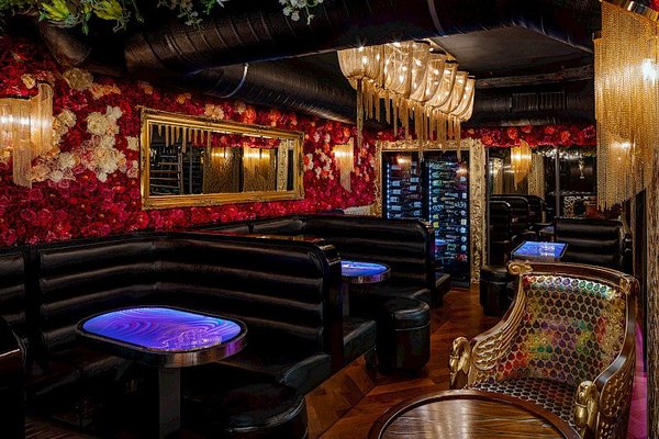 Bar & Klub Zlatý Strom - náhled 18