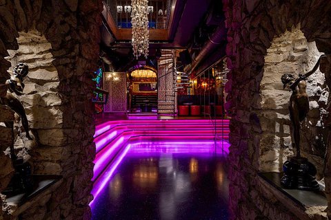 Bar & Klub Zlatý Strom - náhled 22