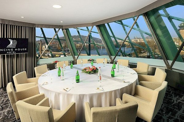 Meeting Room Dancing House - náhled 17