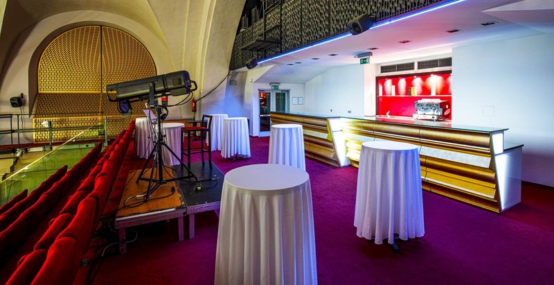 Divadlo Hybernia - VIP balkon s barem