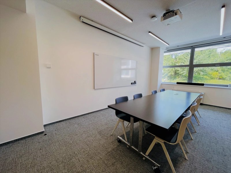 FLEKSI Budova B - Zasedací místnost Dvořák