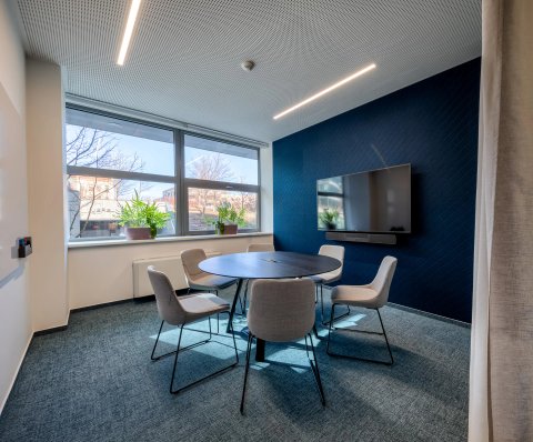 FLEKSI Budova B - Zasedací místnost Hus - náhled 1