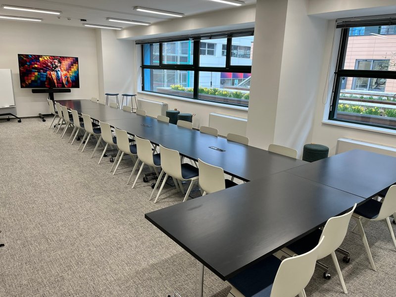 FLEKSI Budova B - Zasedací místnost Lada