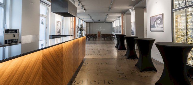 Galerie kavárny Louvre - obrázek 1