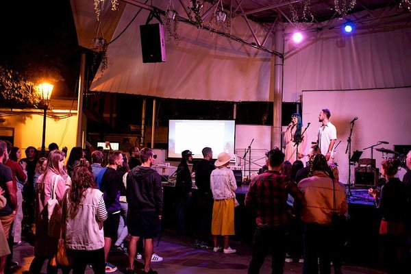 Gauč na Výstavišti - náhled 3