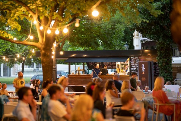 Gauč na Výstavišti - náhled 9