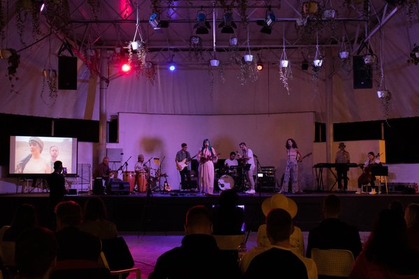 Gauč na Výstavišti - náhled 13