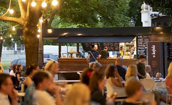 Gauč na Výstavišti - náhled 16