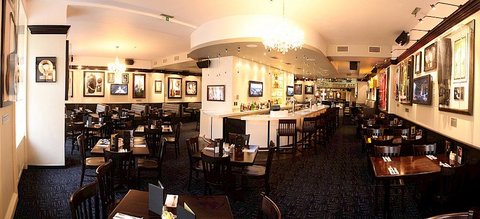 Hard Rock Cafe Praha - 1.patro Lounge + 1.patro Atrium - náhled 22