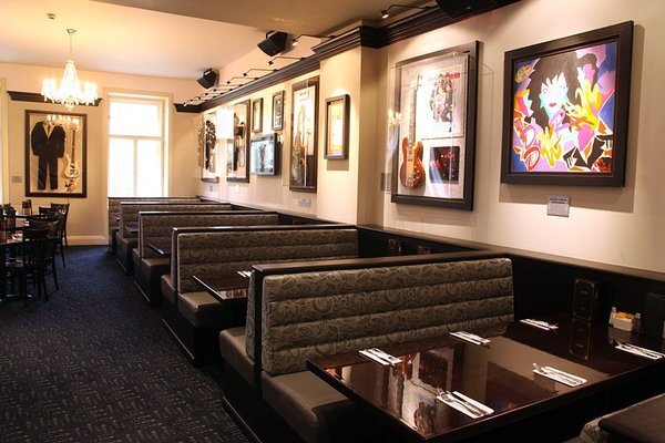 2. patro Mezzanine@Hard Rock Cafe Praha - náhled 4