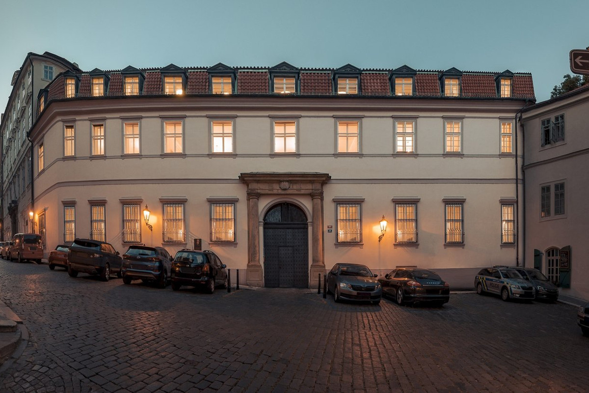 Hartigovský palác - obrázek 1