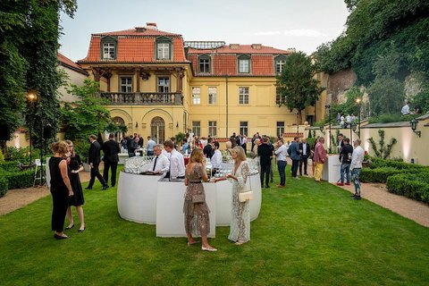 Hartigovský palác - Hartigovská zahrada - náhled 7