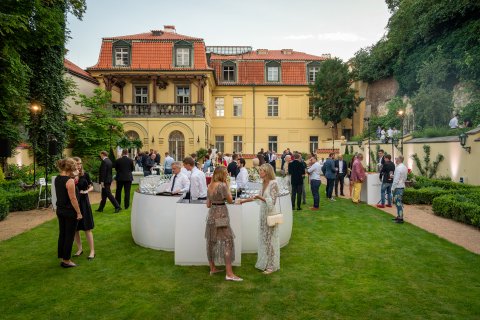 Hartigovský palác - Hartigovská zahrada - náhled 14