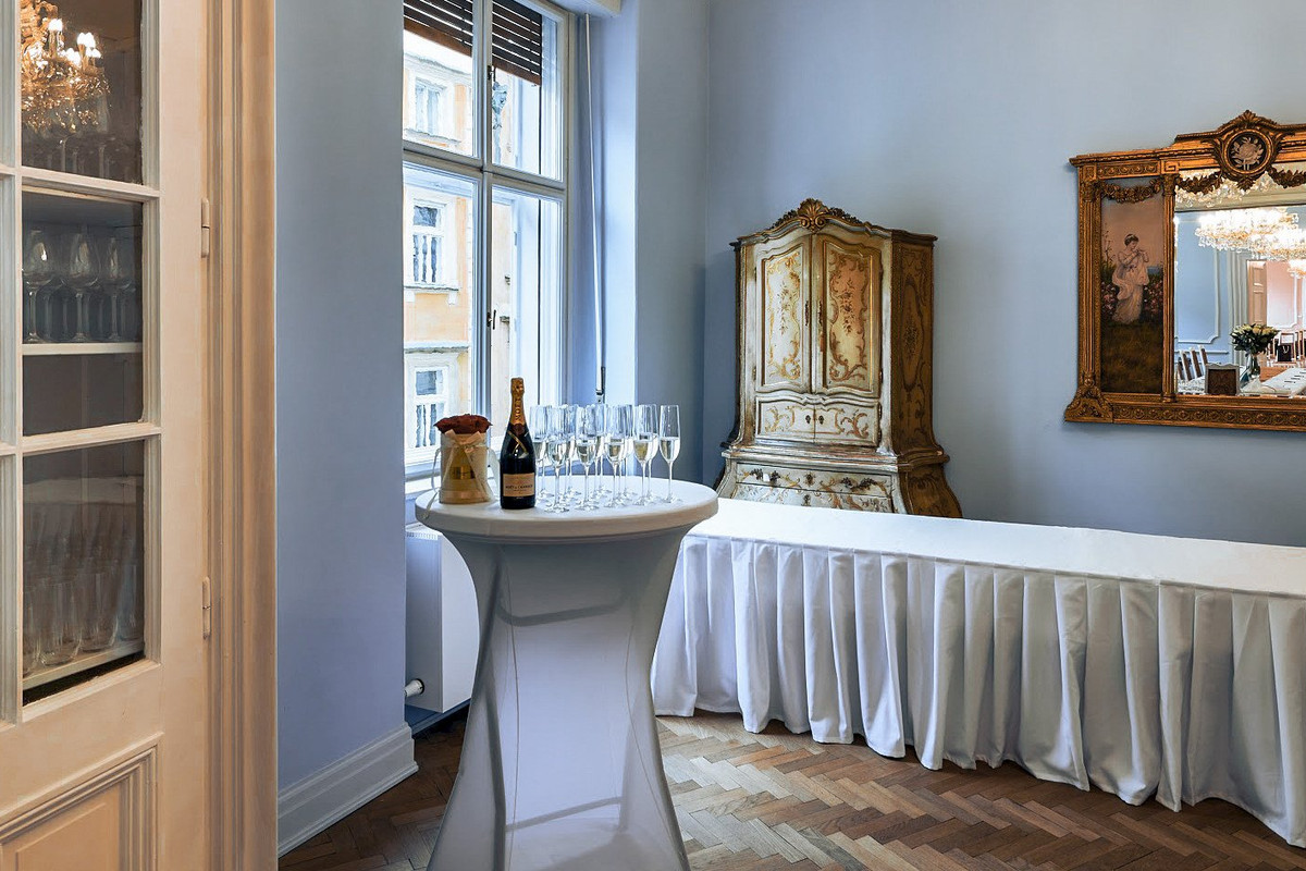 Malý modrý sál@Hartigovský palác - obrázek 1