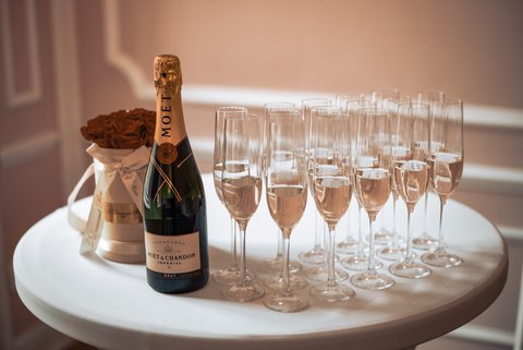 Hartigovský palác - Růžový sál - náhled 11