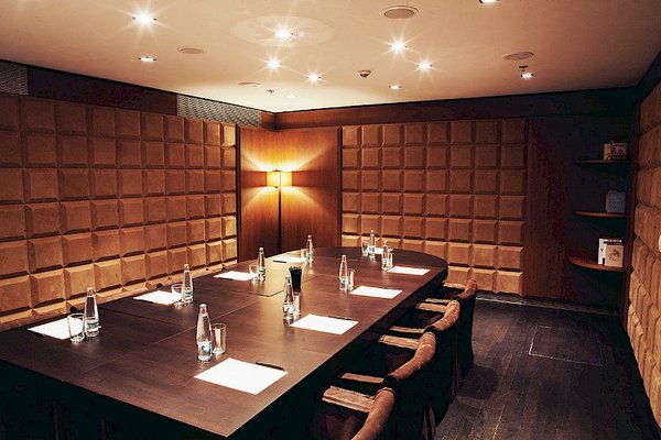 The M Lounge@The Emblem Hotel - náhled 8