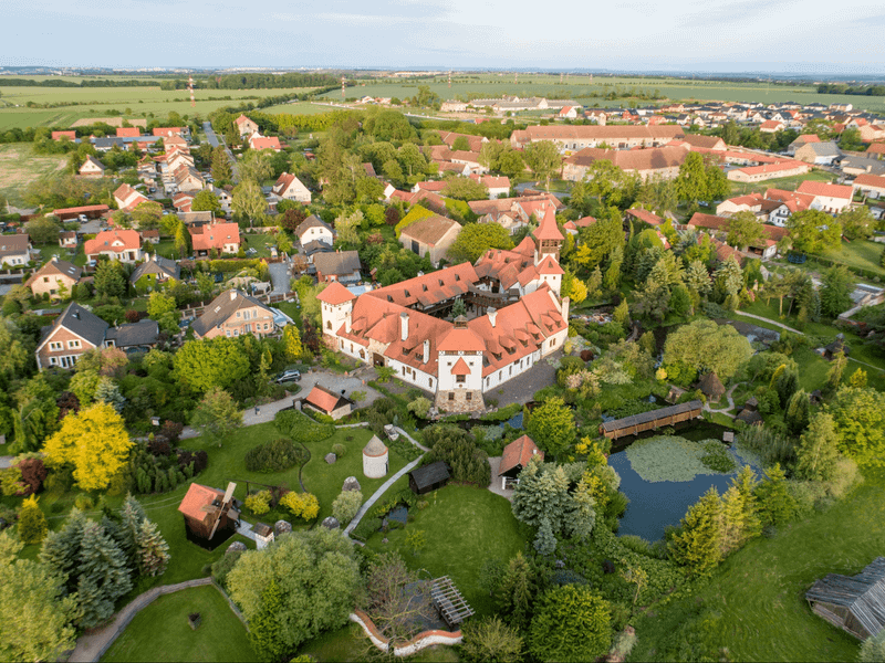 Hrad Červený Újezd - obrázek 1