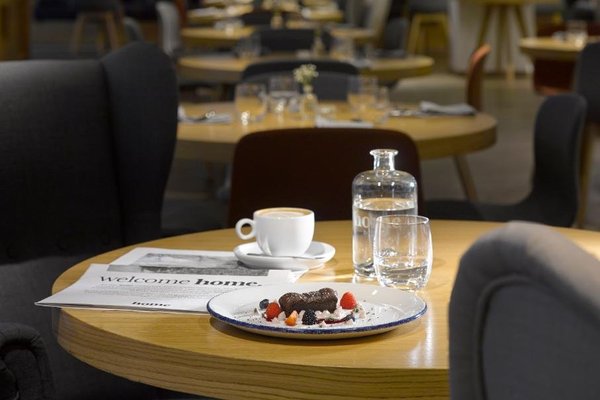 Restaurant & Bar HOME@INNSiDE by Melia Prague Old Town - náhled 4