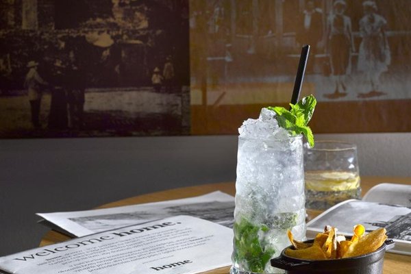 Restaurant & Bar HOME@INNSiDE by Melia Prague Old Town - náhled 5