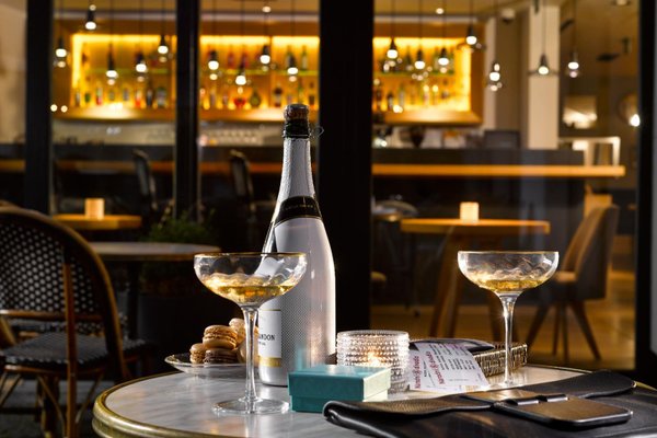 Restaurant & Bar HOME@INNSiDE by Melia Prague Old Town - náhled 6