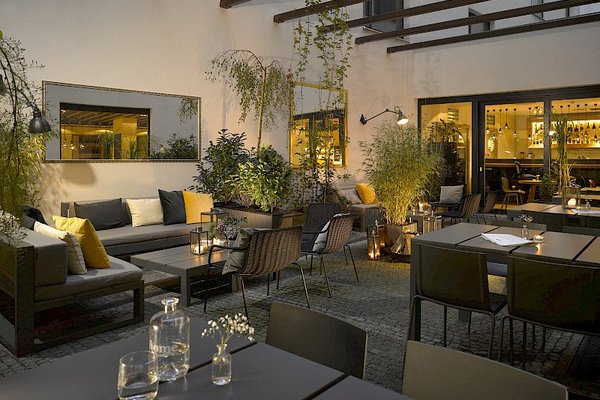 Restaurant & Bar HOME@INNSiDE by Melia Prague Old Town - náhled 10