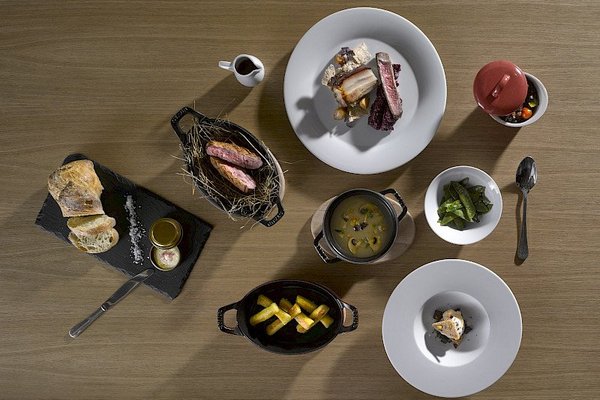 Restaurant & Bar HOME@INNSiDE by Melia Prague Old Town - náhled 11