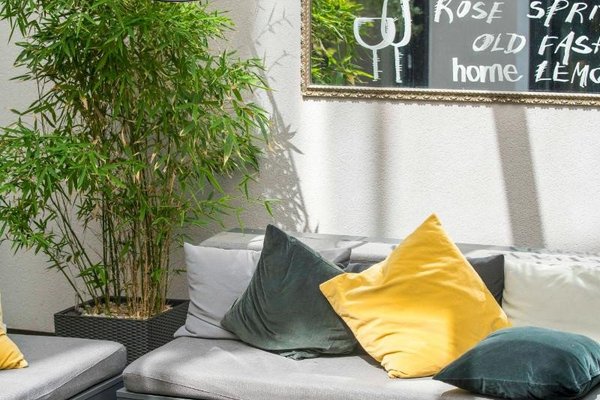 Restaurant & Bar HOME@INNSiDE by Melia Prague Old Town - náhled 17