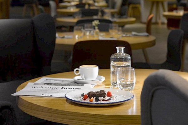 Restaurant & Bar HOME@INNSiDE by Melia Prague Old Town - náhled 21