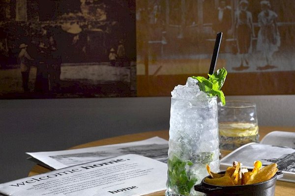 Restaurant & Bar HOME@INNSiDE by Melia Prague Old Town - náhled 22