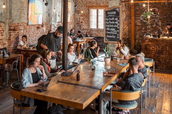 Hlavní prostor kavárny@Kavárna co hledá jméno - náhled 1