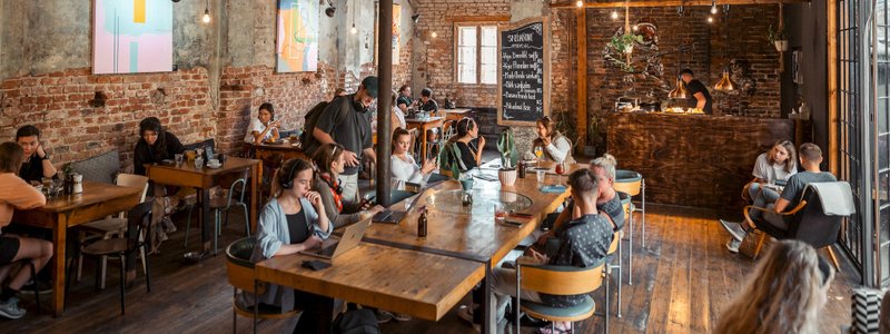 Kavárna co hledá jméno - Hlavní prostor kavárny