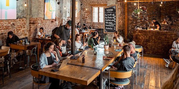 Hlavní prostor kavárny@Kavárna co hledá jméno - náhled 6