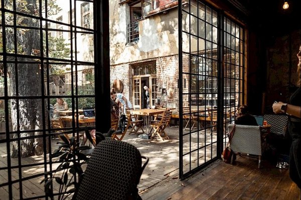 Hlavní prostor kavárny@Kavárna co hledá jméno - náhled 9